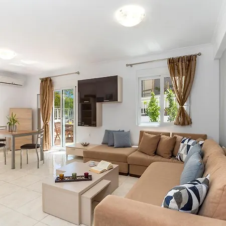 Oasis In The Heart Of Rhodes, Next To Old Town, Near Beaches - Haven Nyaraló Rhodes City